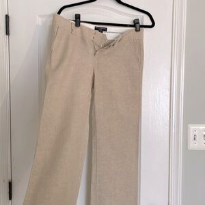 Flattering wide leg linen pants from Banana